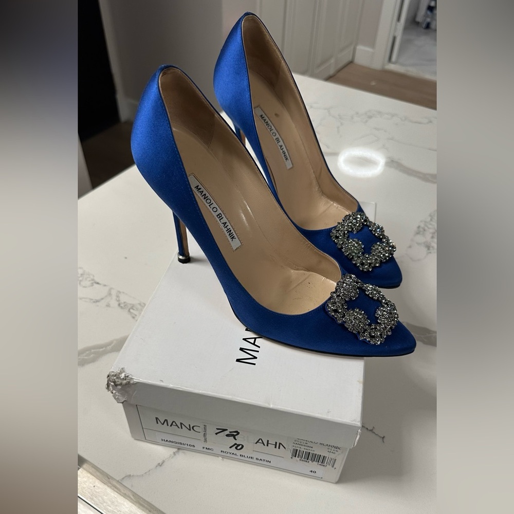 Manolo Blahnik sz 40 blue satin